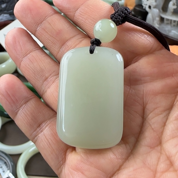 和田玉挂件未镶嵌微瑕