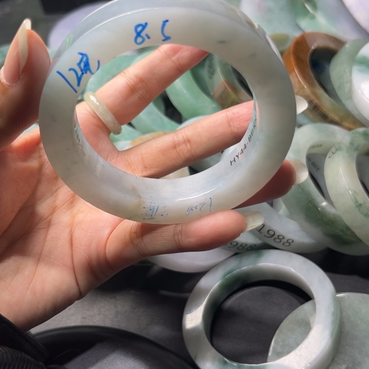 小***.定制翡翠未镶嵌翡翠