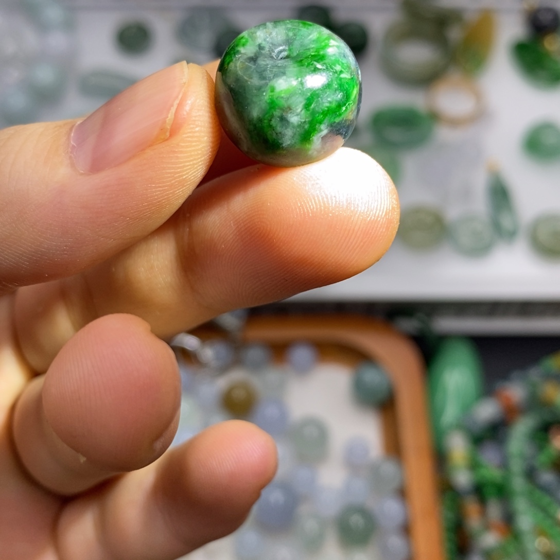 翡翠未镶嵌颈饰珠子