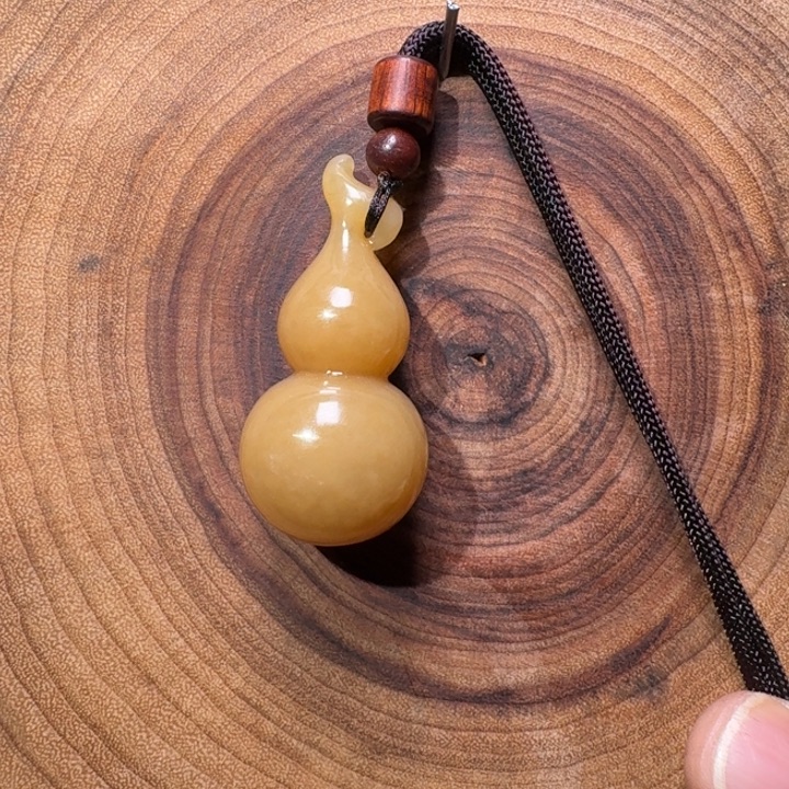 .****和田玉未镶嵌颈饰