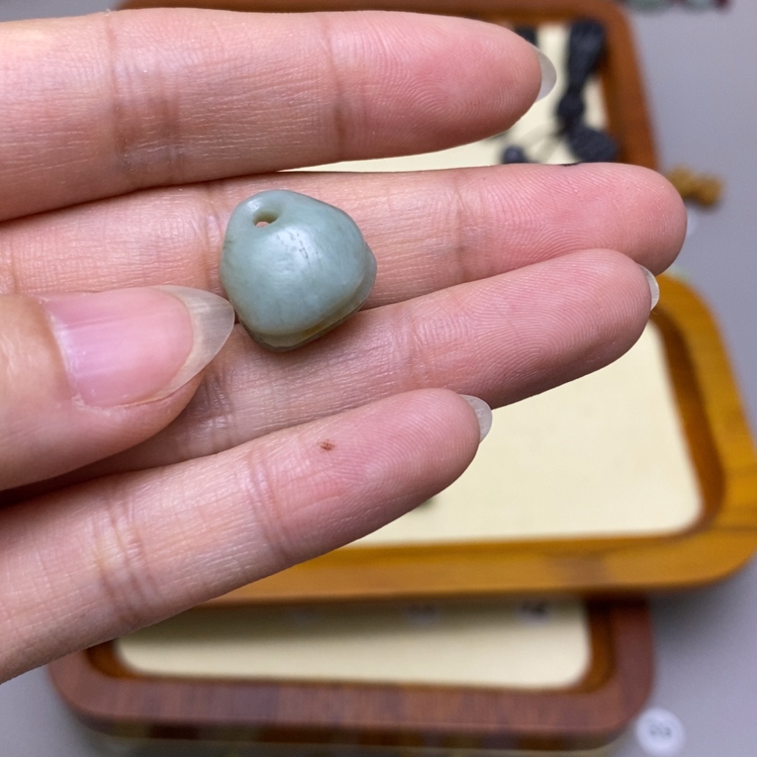 青***棉蛇纹石玉未镶嵌配饰