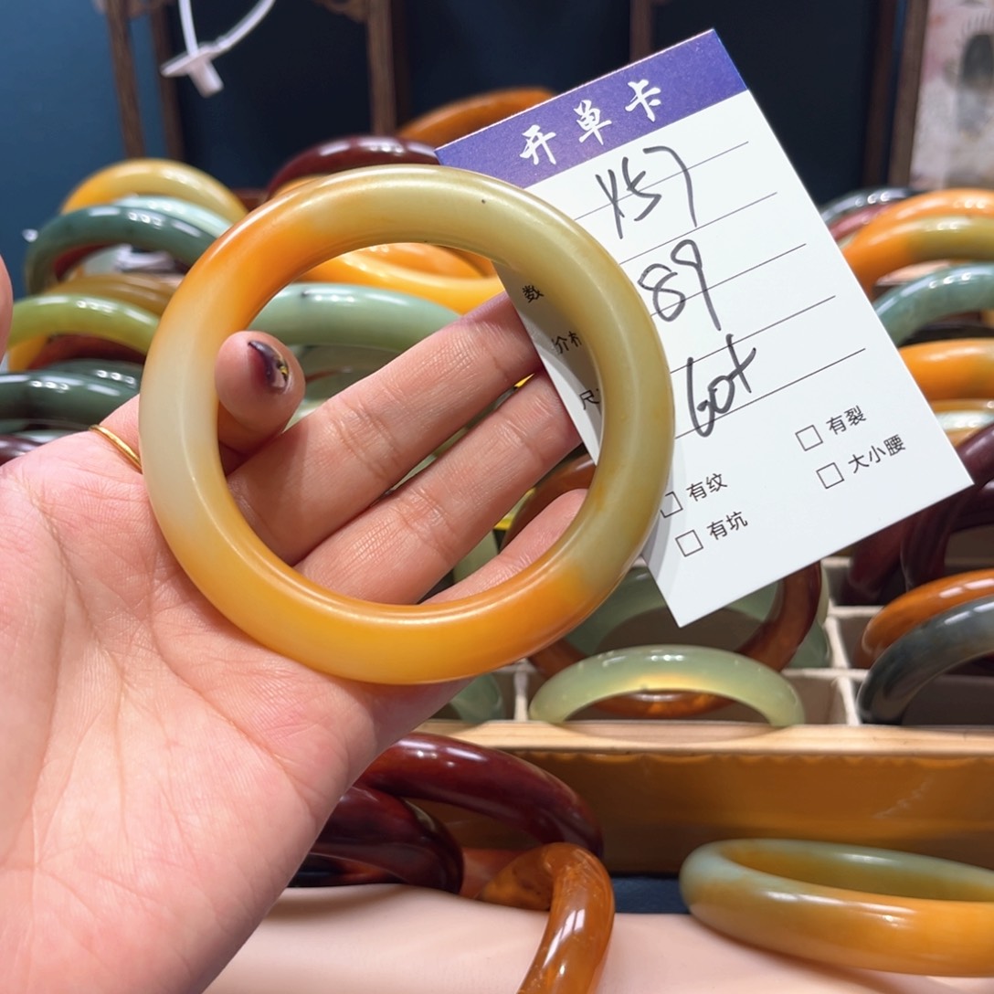 蛇纹石玉手镯未镶嵌章*谦