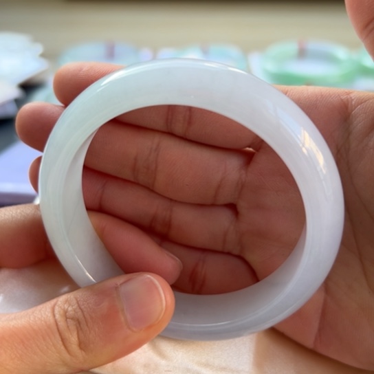 翡翠手镯未镶嵌手镯