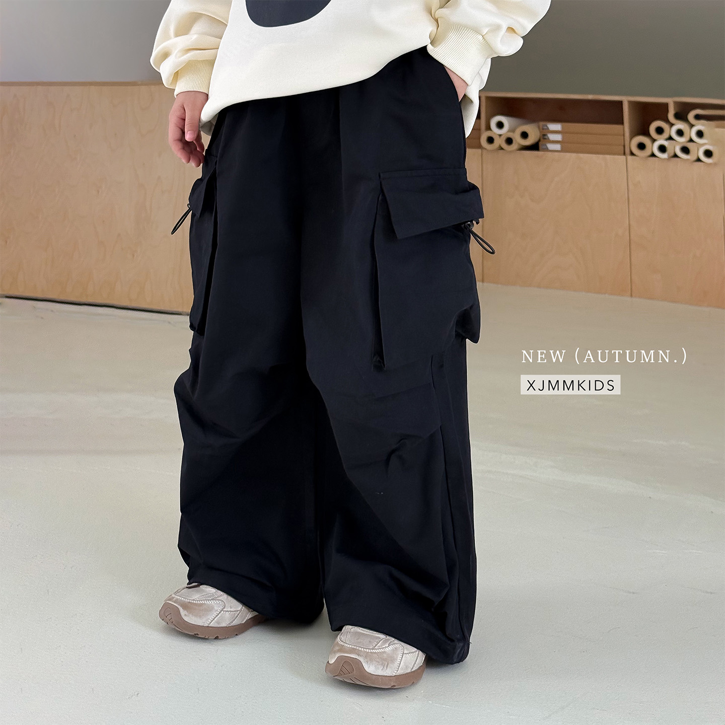 虾酱麻麻男童裤子春秋装2025新款男孩长裤黑色阔腿工装儿童休闲裤