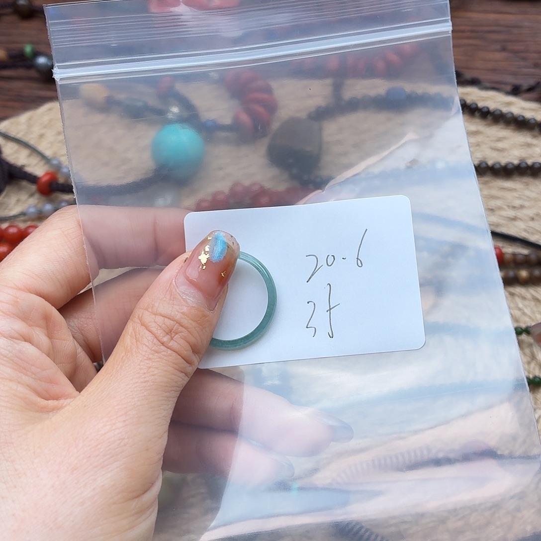 诗***：和田玉（糖玉）未镶嵌颈饰