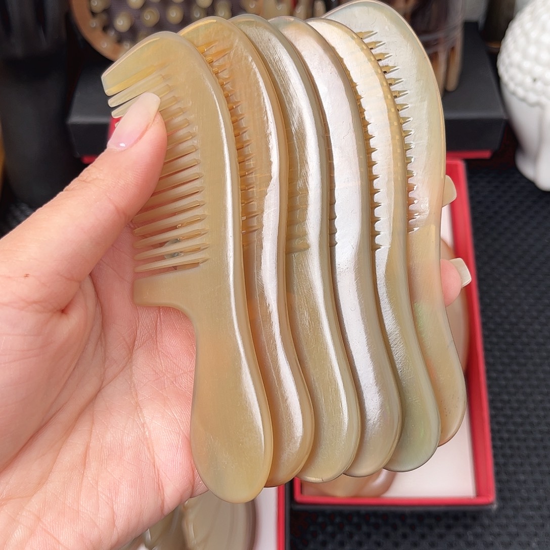 纯手工制作纯牛角梳子