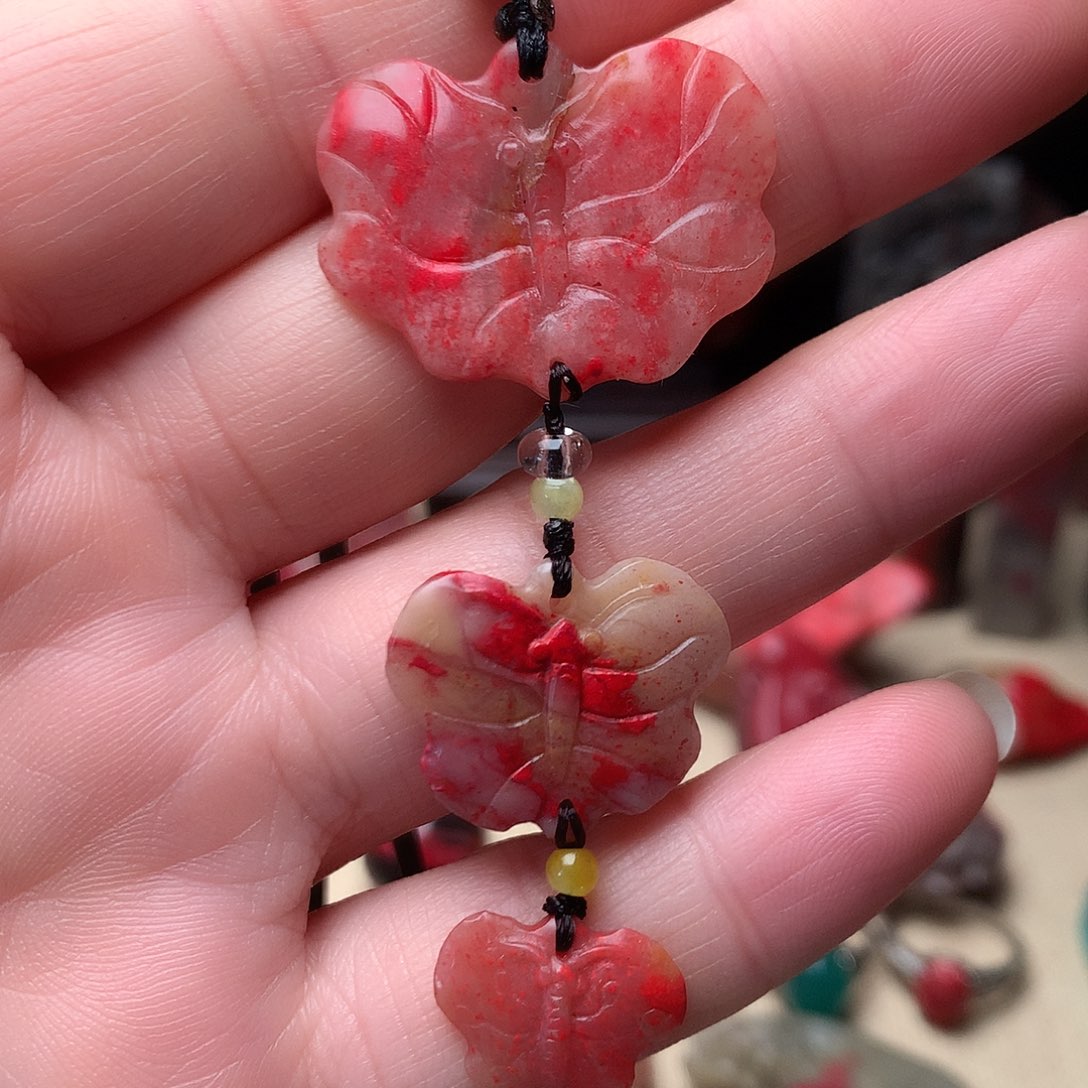 昌化鸡血石精美挂件