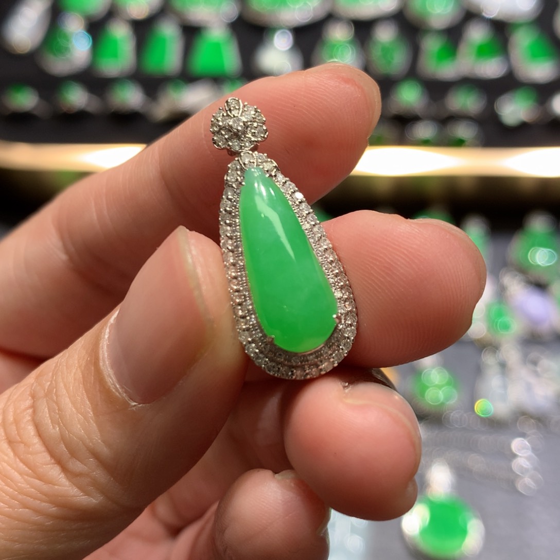 翡翠吊坠(不含链)18K金镶嵌