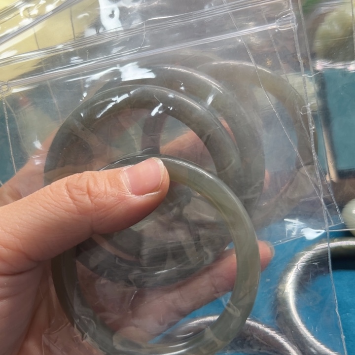 和田玉手镯未镶嵌俊**师