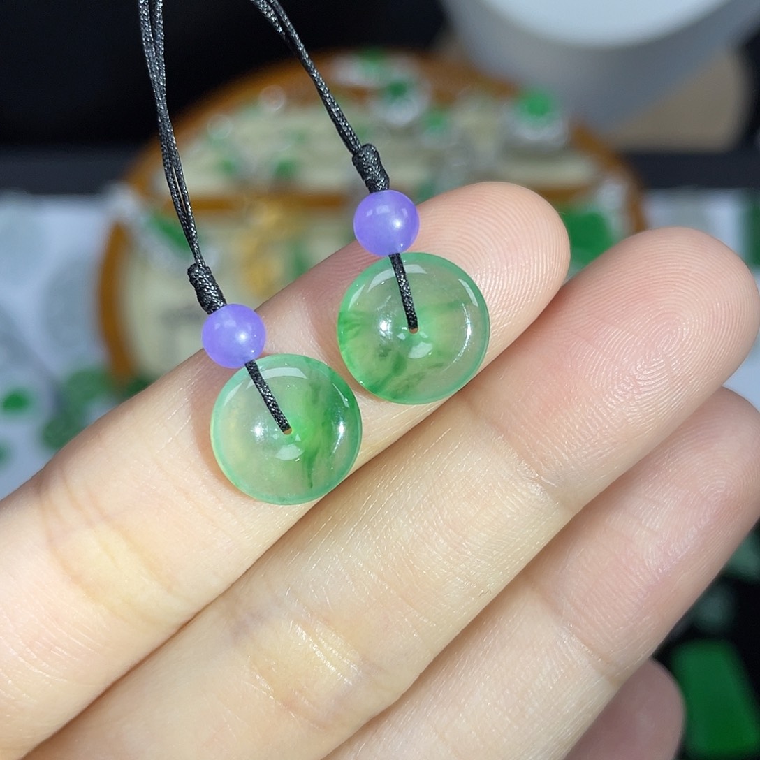 翡翠未镶嵌颈饰平安扣