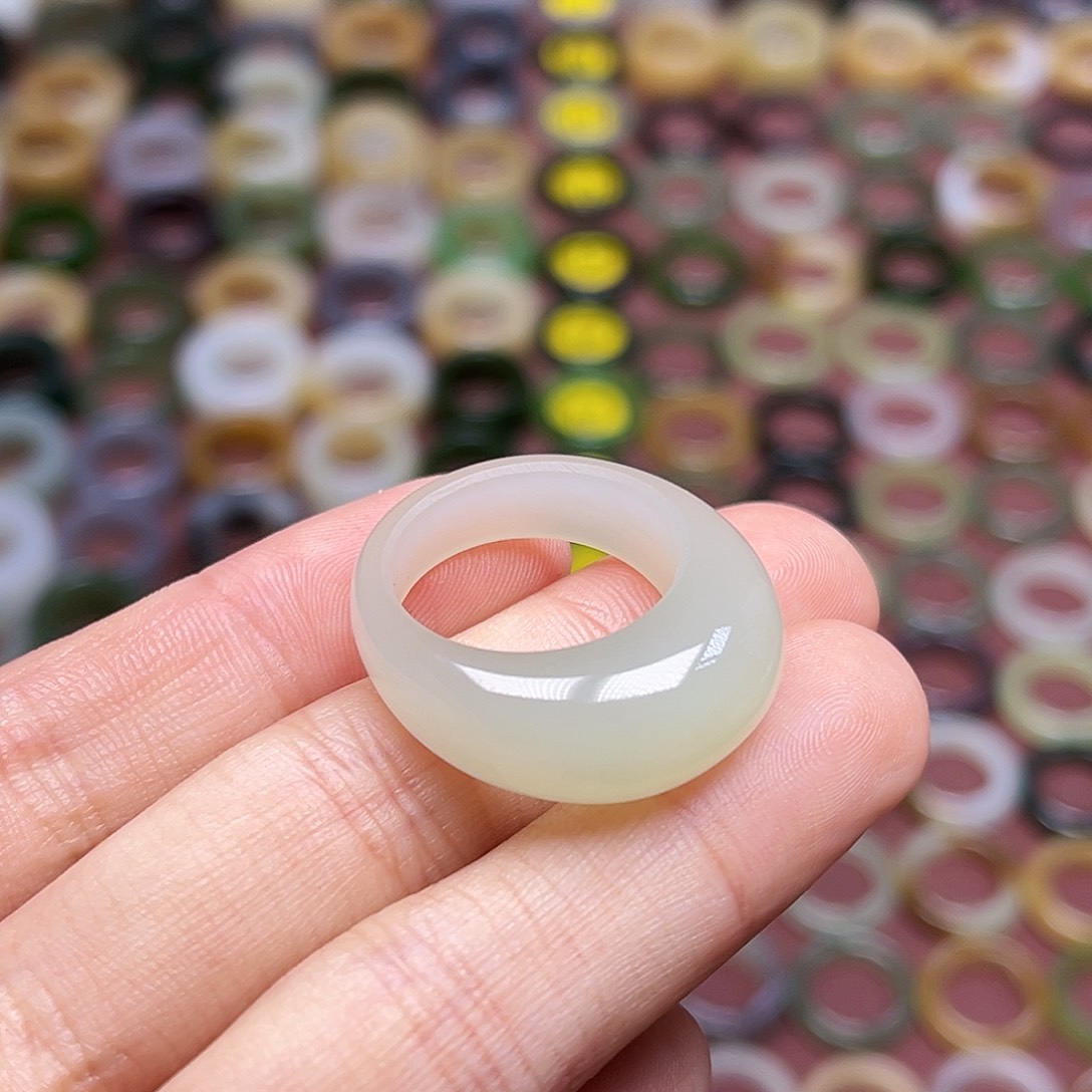 和田玉戒指未镶嵌18.2 冰底青提馒头