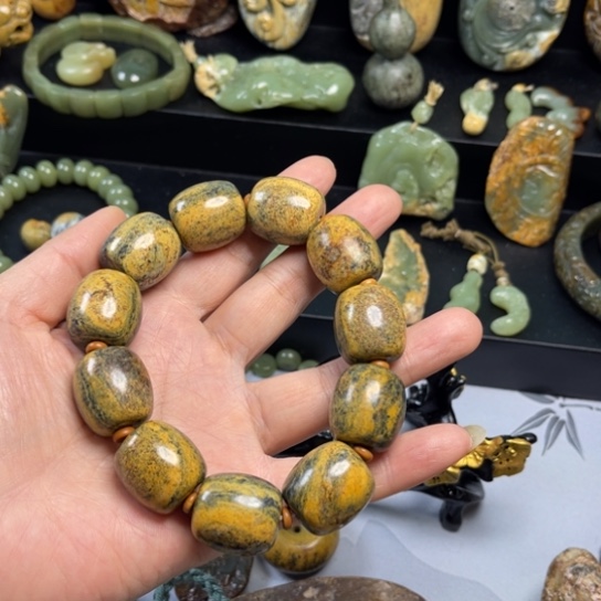 透闪石质玉手把未镶嵌金*匙