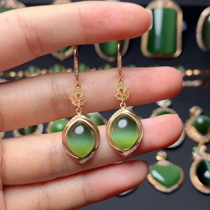 和田玉18K金镶嵌耳饰