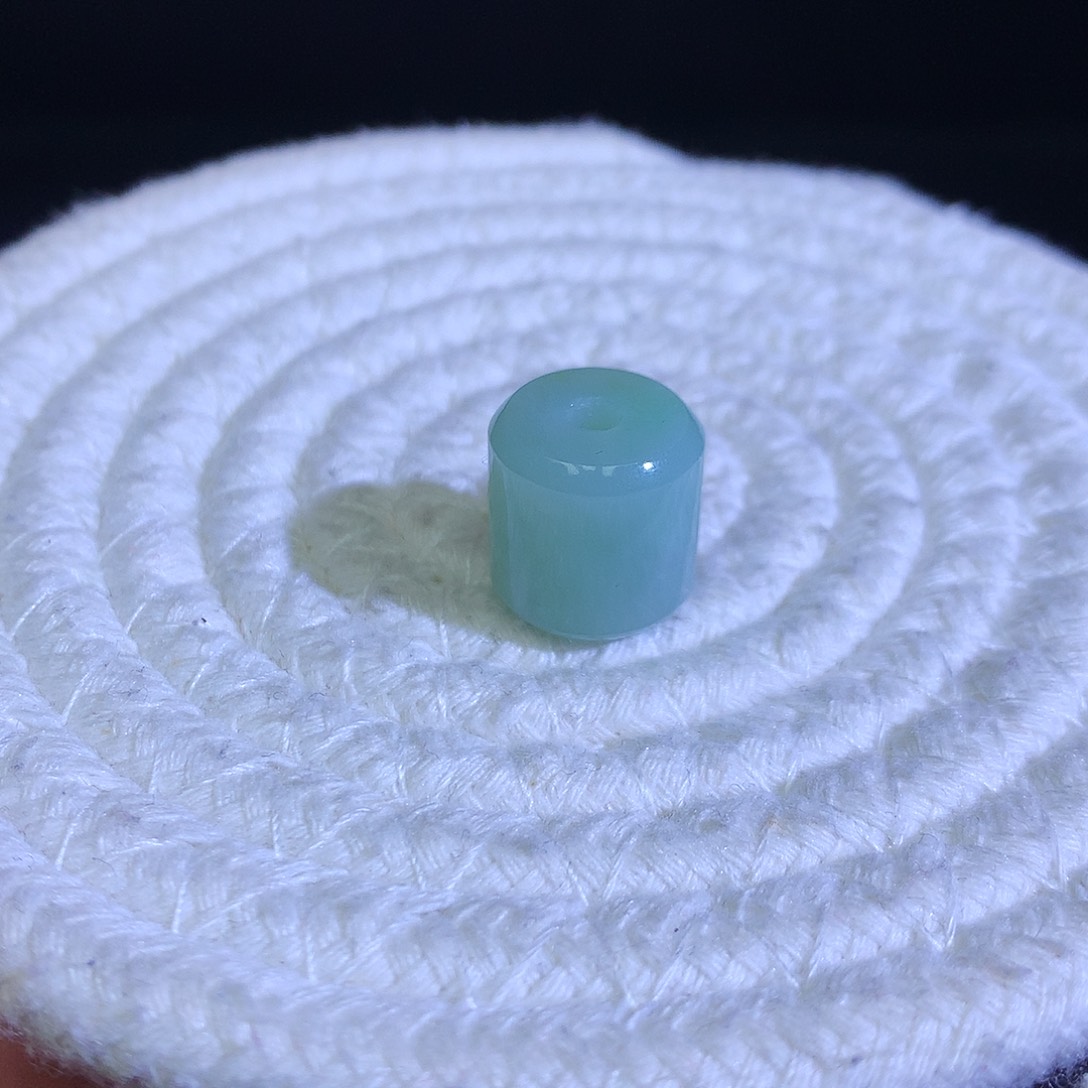 散珠翡翠天然缅甸翡翠桶珠卡13.8厚13,8淡绿