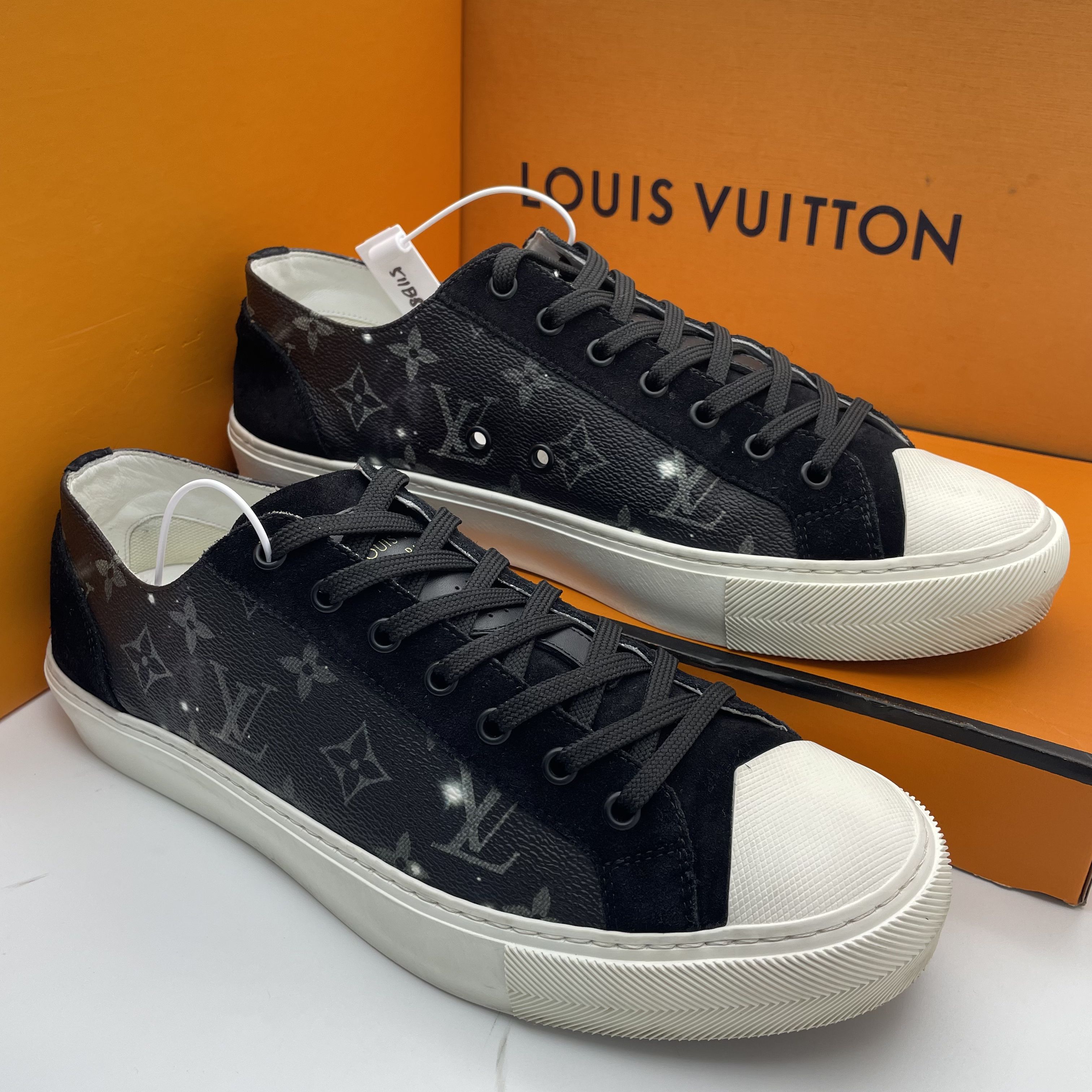 95新 LouisVuitton/路易威登 /42.5欧码/黑色皮革老花时尚板鞋