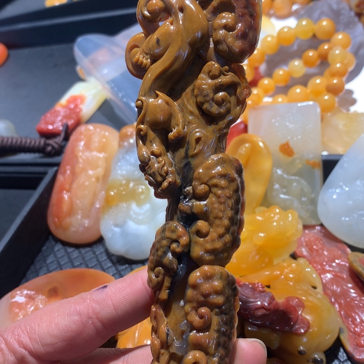 石英质玉（黄龙玉）未镶嵌颈饰