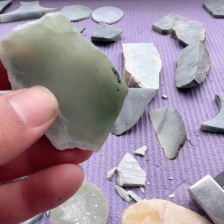 翡翠颈饰未镶嵌翡翠