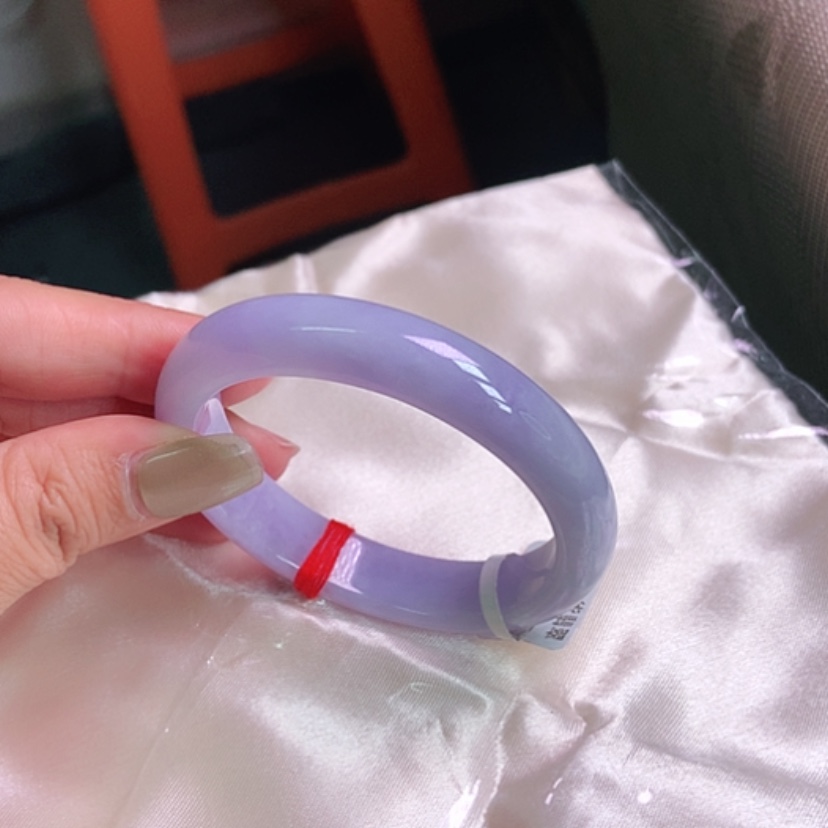 【闪购商品】翡翠手镯未镶嵌贵妃，