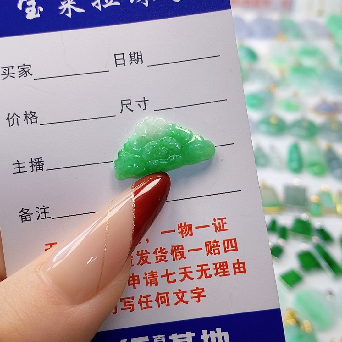 翡翠颈饰未镶嵌翡翠