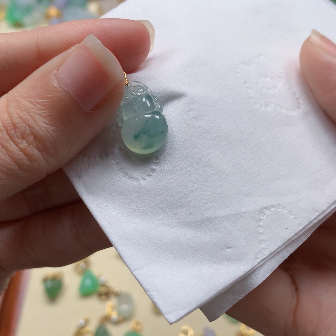 翡翠未镶嵌颈饰是