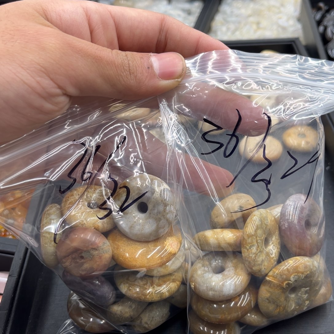 彭***彭玛瑙/玉髓未镶嵌颈饰