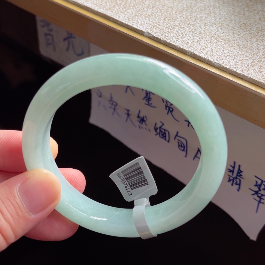 翡翠手镯未镶嵌手镯