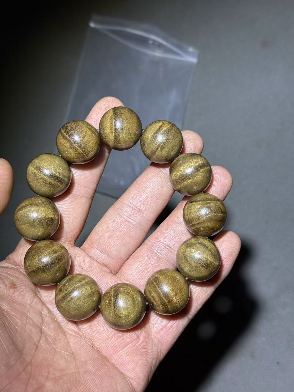 金丝楠乌木黄2.0*12颗手串，天然玻璃底，灵动阴沉满金丝，香味淡雅