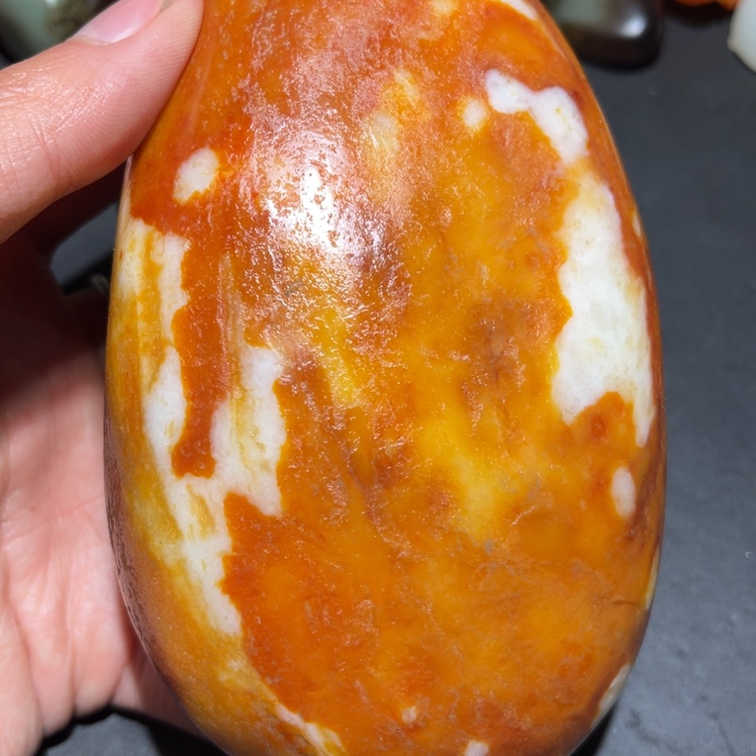 建***军和田玉未镶嵌珠宝奇石