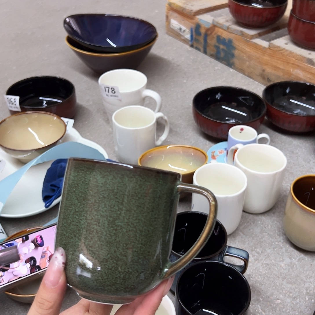 新骨瓷82微瑕麟彩绿胖胖马克杯