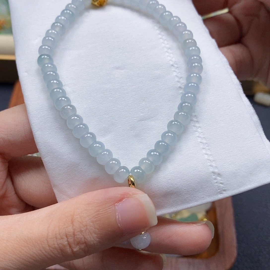 翡翠未镶嵌颈饰闪