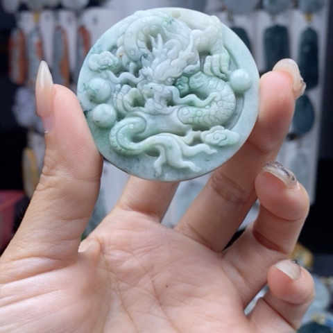 翡翠颈饰未镶嵌翡翠