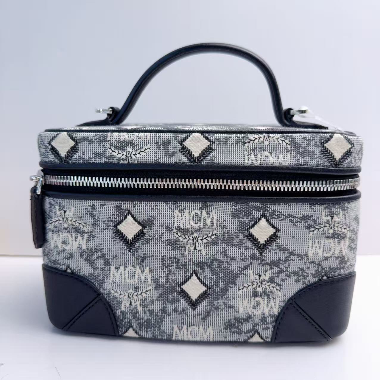 99新 MCM MCM蓝色化妆盒斜挎包