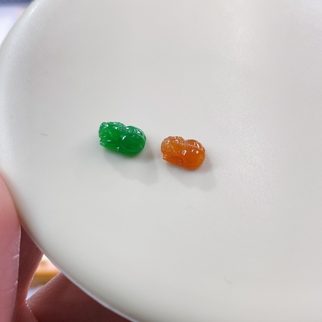 颈饰未镶嵌翡翠一对貔貅