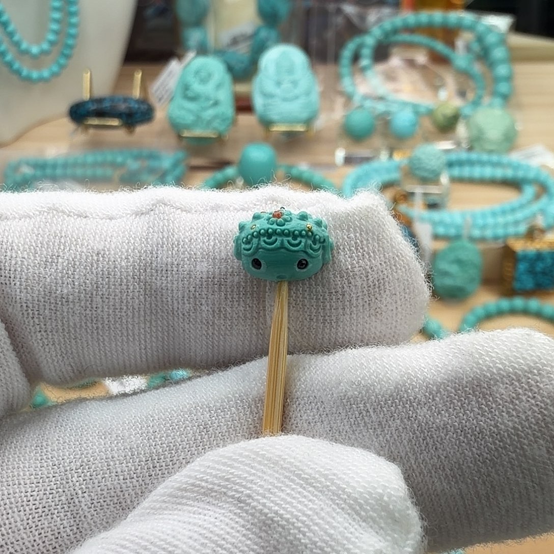 绿松石未镶嵌珠宝奇石