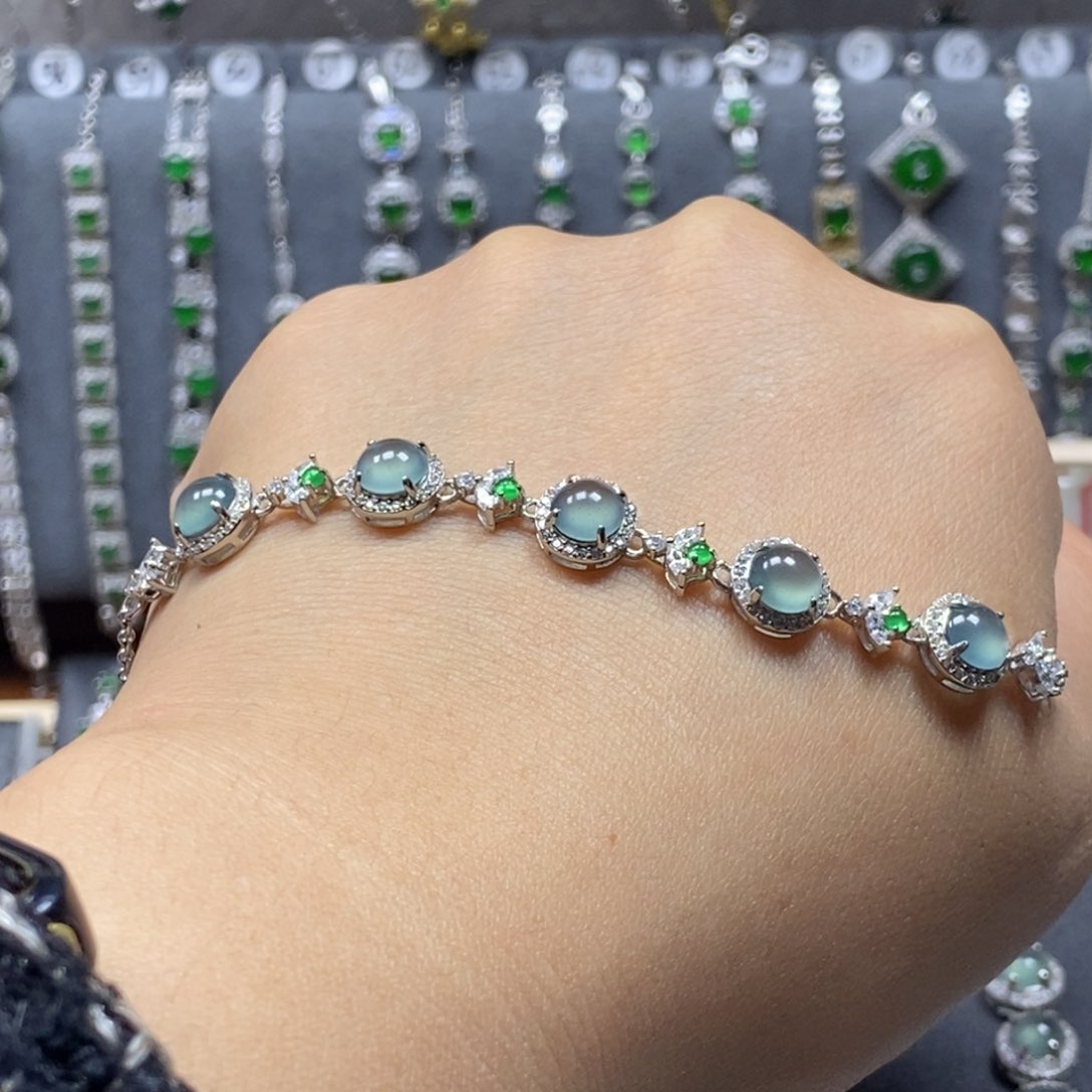 翡翠颈饰银S925镶嵌宇****士翡翠手链