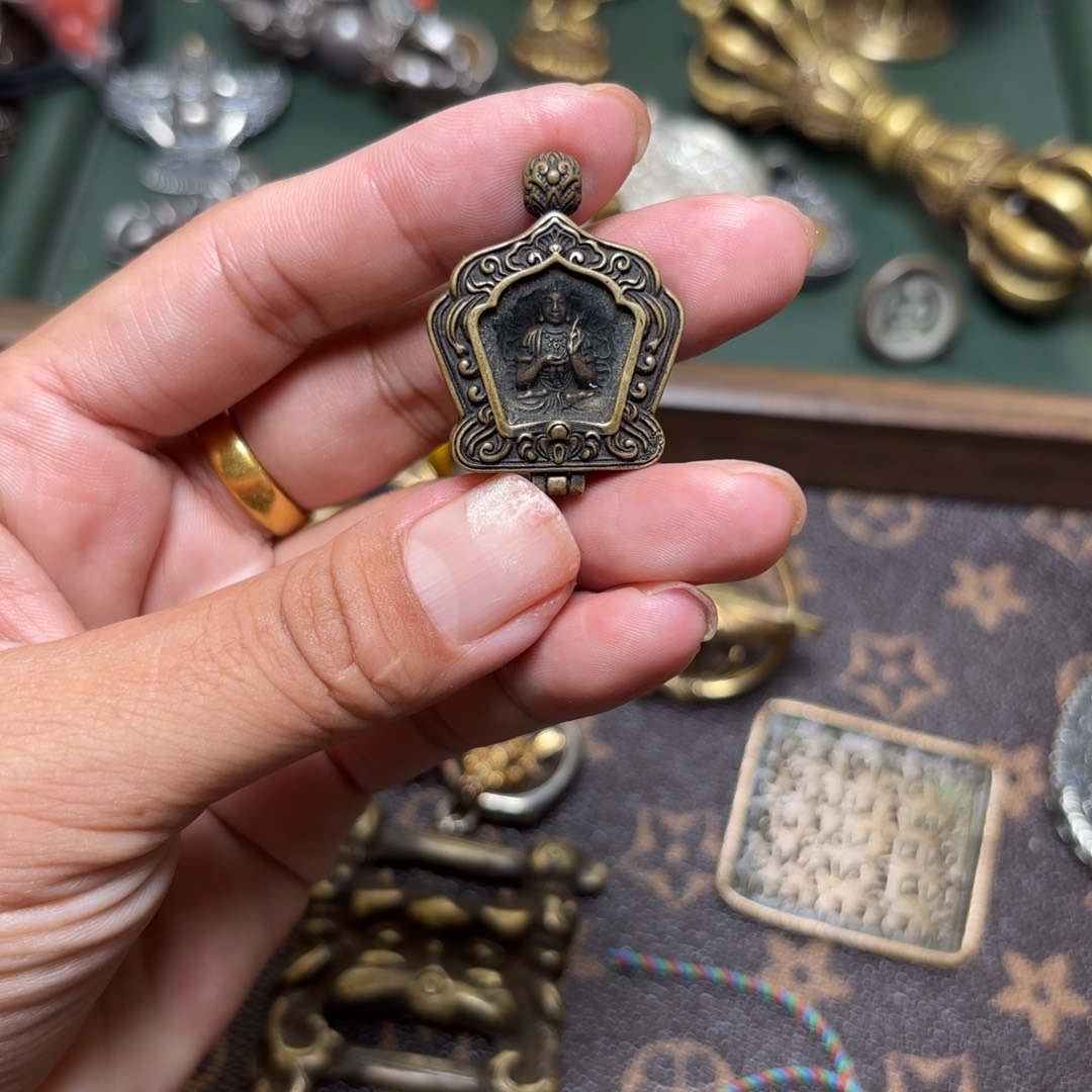 铜星月菩提吊坠等得到