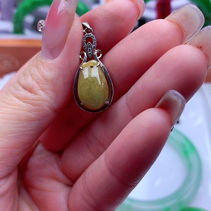 翡翠颈饰银S925镶嵌翡翠