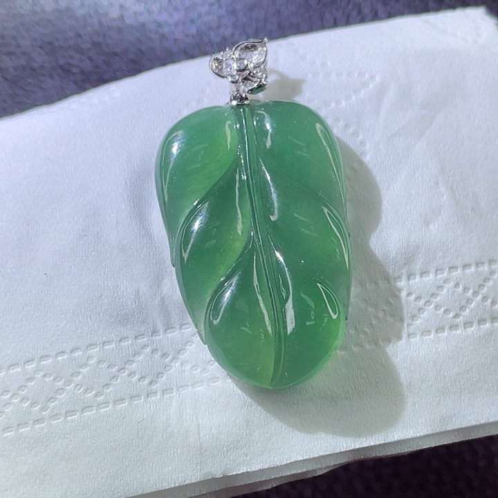 翡翠颈饰18K金镶嵌翡翠