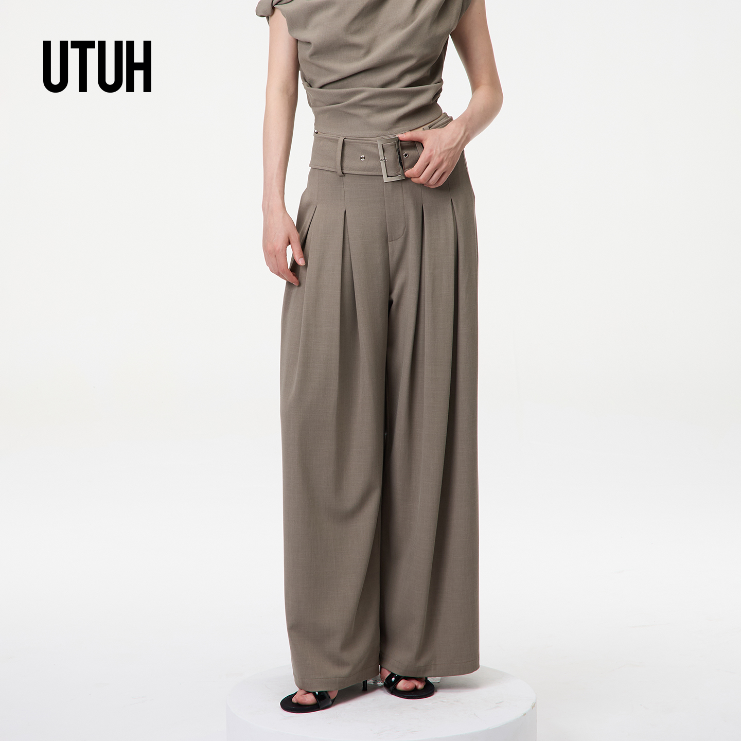 UTUH卡其绿阔腿抗皱垂感长裤女高级简约气质25夏季新款TLWWR3K161