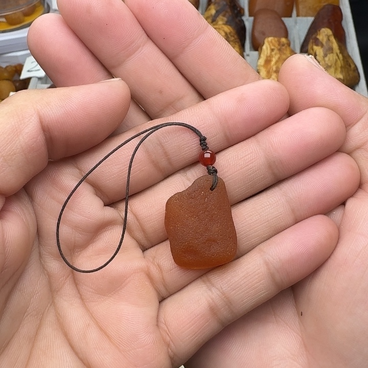 琥珀未镶嵌裸石天然蜜蜡手机吊坠