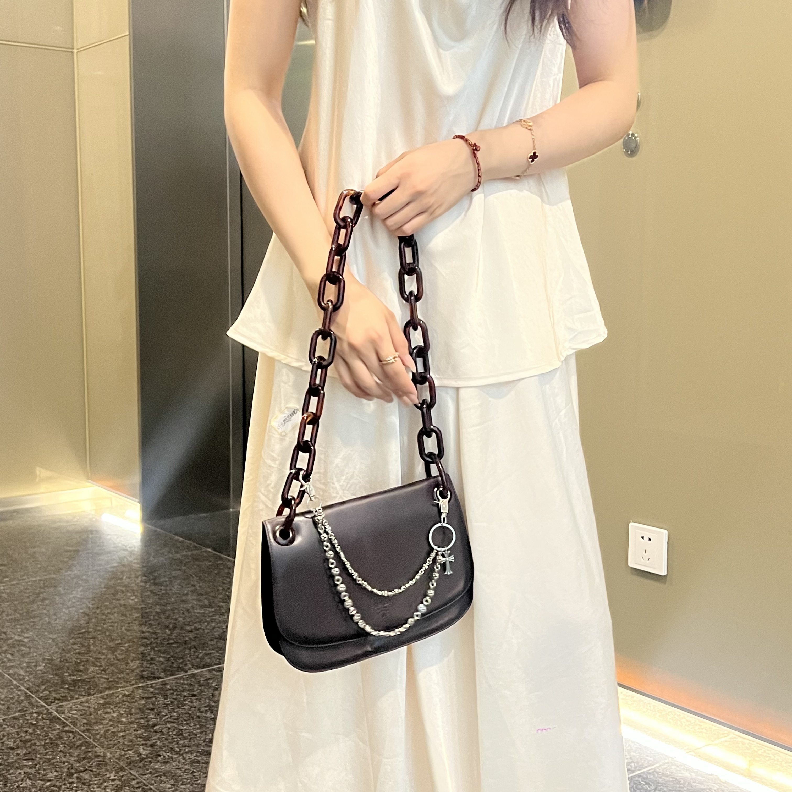 95新 Prada/普拉达 prada咖色单肩包/4537609/1798470