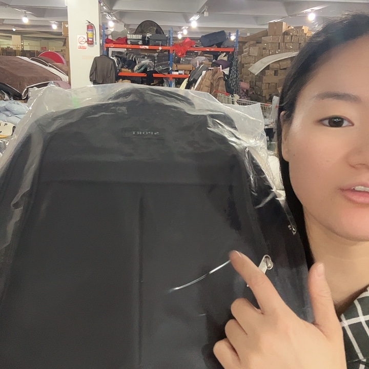 进***作超大黑色包啦啦啦啦