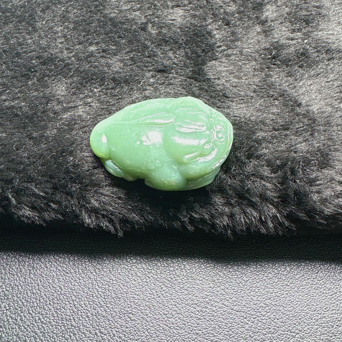 和田玉粉青金蟾三足