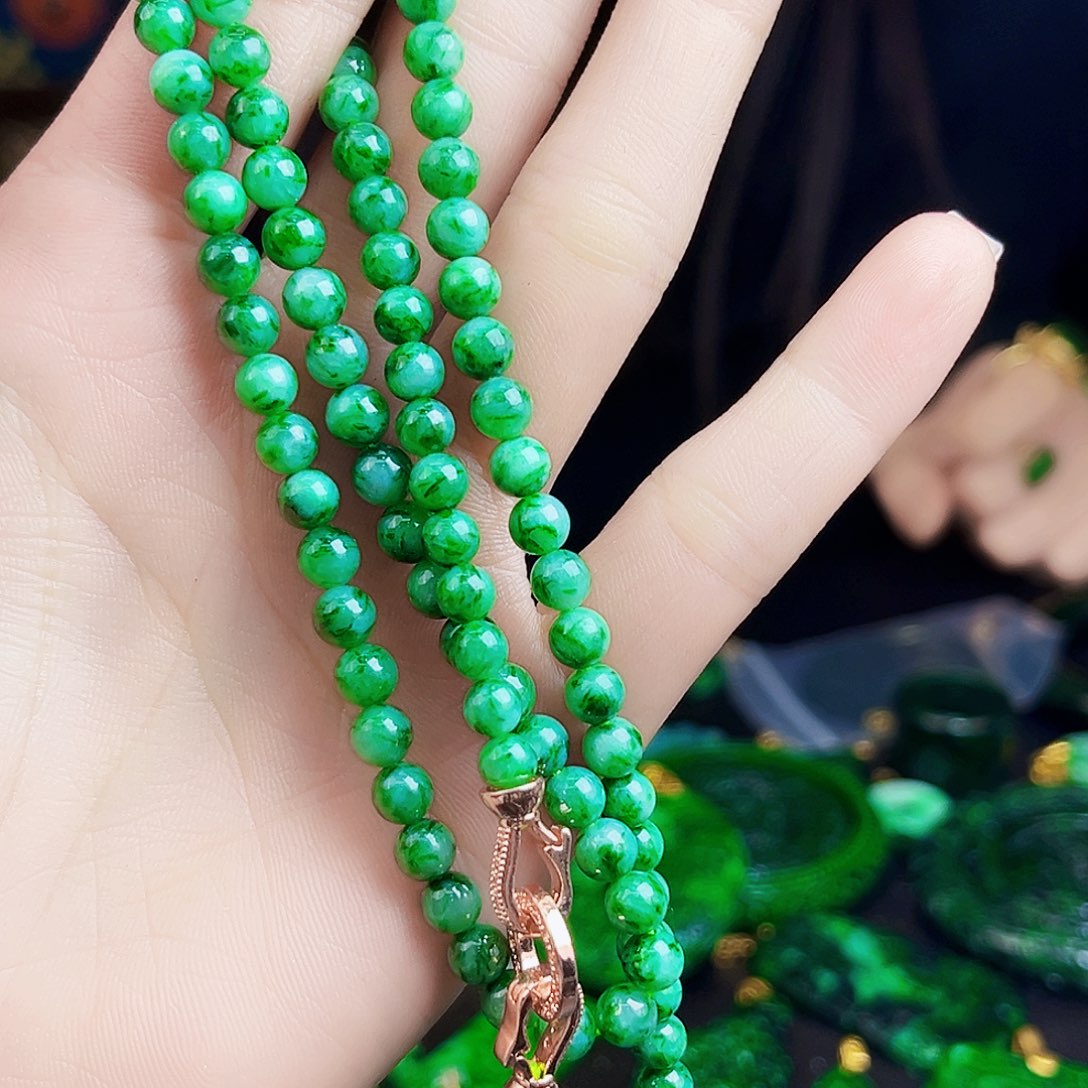 颈饰未镶嵌翡翠多样性