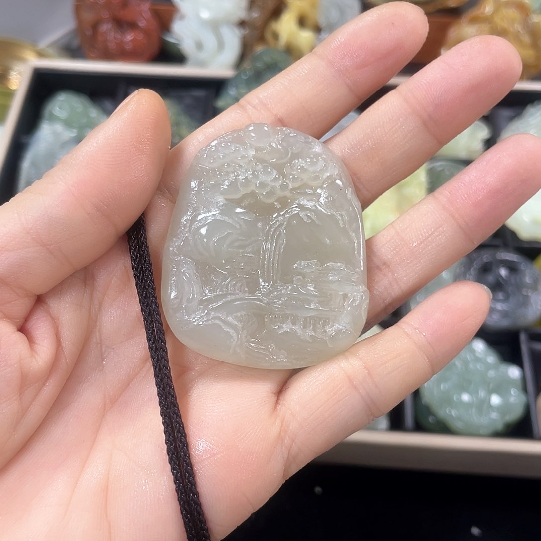 蛇纹石玉颈饰未镶嵌