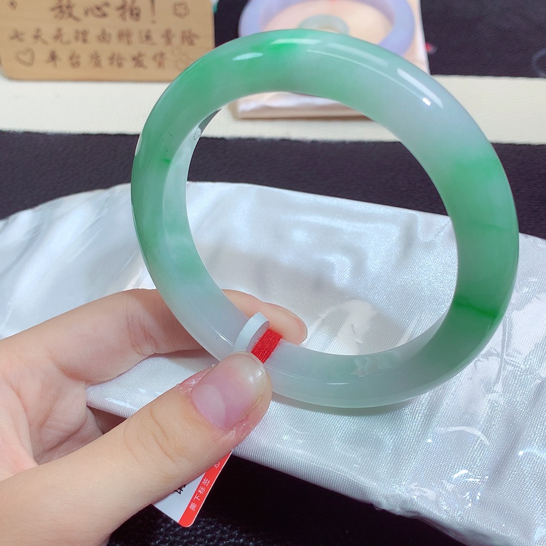 翡翠未镶嵌手镯8001