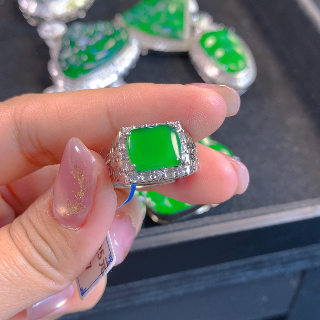 翡翠颈饰银S925镶嵌翡翠