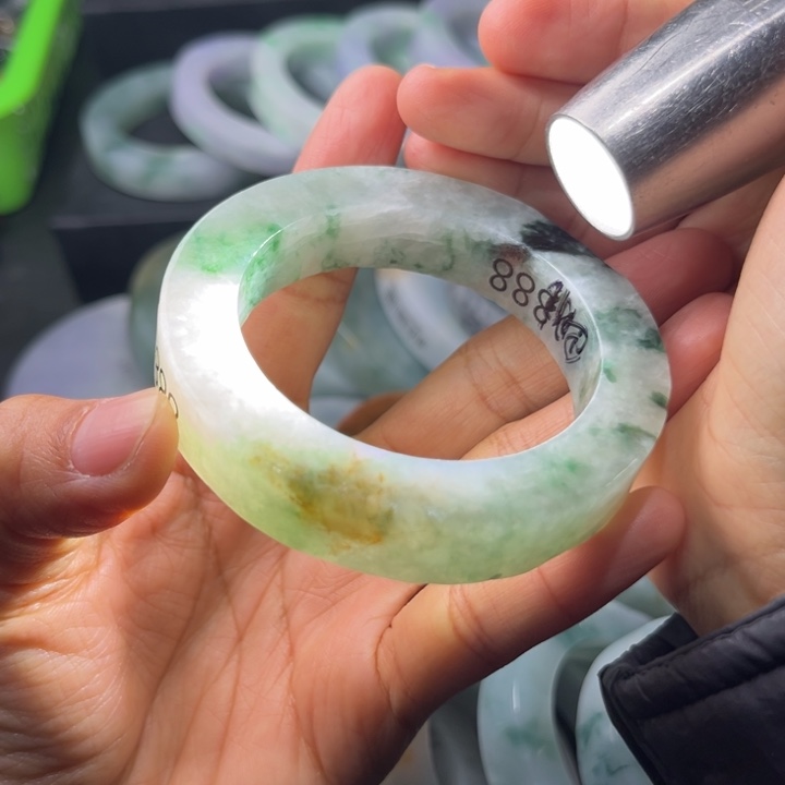 定制翡翠未镶嵌手镯