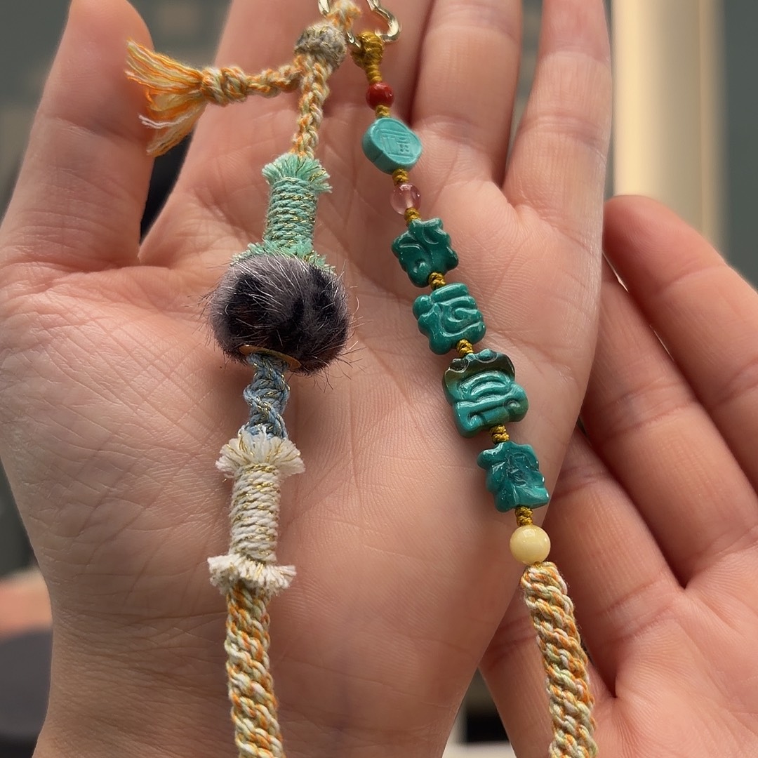 绿松石未镶嵌颈饰