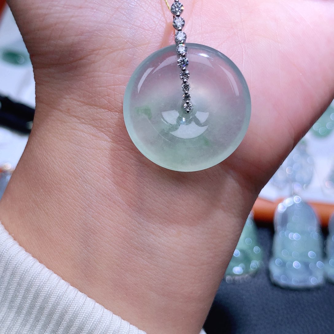 翡翠18K金镶嵌颈饰扣子